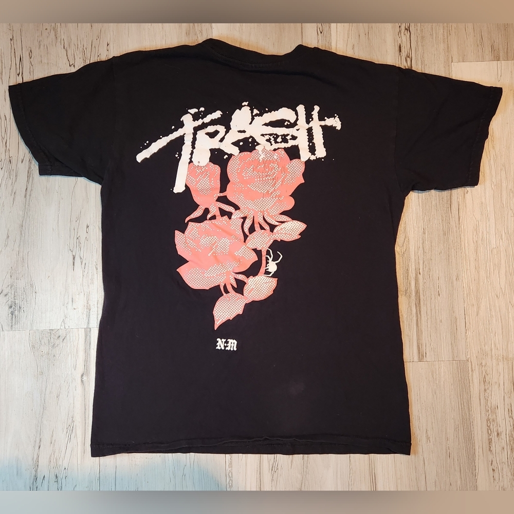 Never Made Mens Tee Shirt Short Sleeve Trash Rose Decal Both Sides Size Small